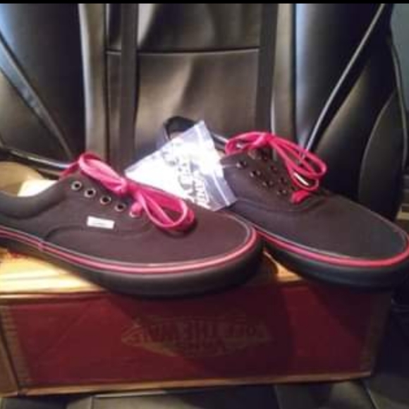 Vans pro customs, mens 9.5 - Picture 3 of 3